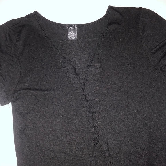 Black Short Sleeve Bodysuit w/ detail cut on front - Picture 3 of 5